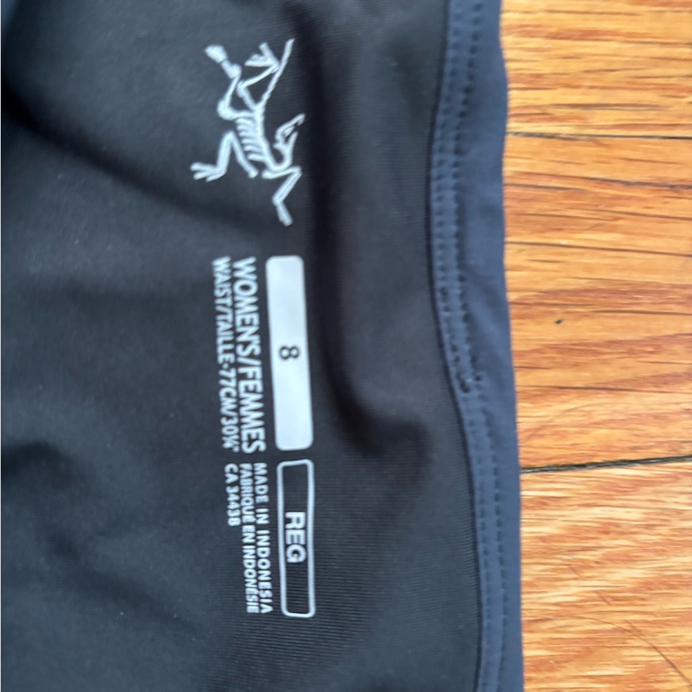 Arc'teryx Women's Navy/Gray Cargo Pants - Picture 5 of 11
